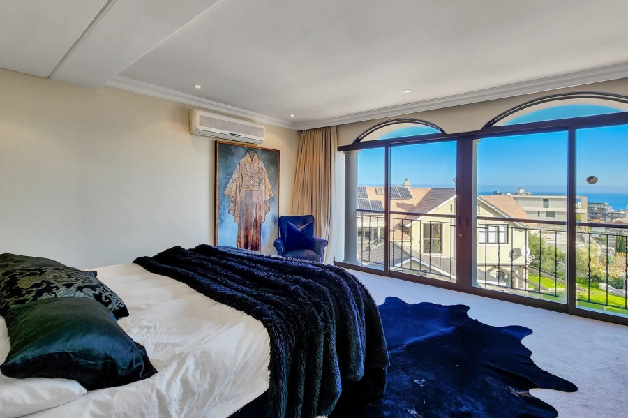 6 Bedroom Property for Sale in Fresnaye Western Cape